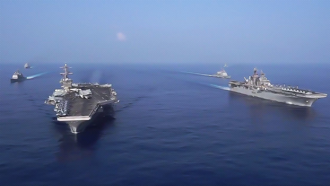 VIDEO: EE.UU. muestra el paso de un superportaviones y buques de asalto anfibio por el mar de la China Meridional