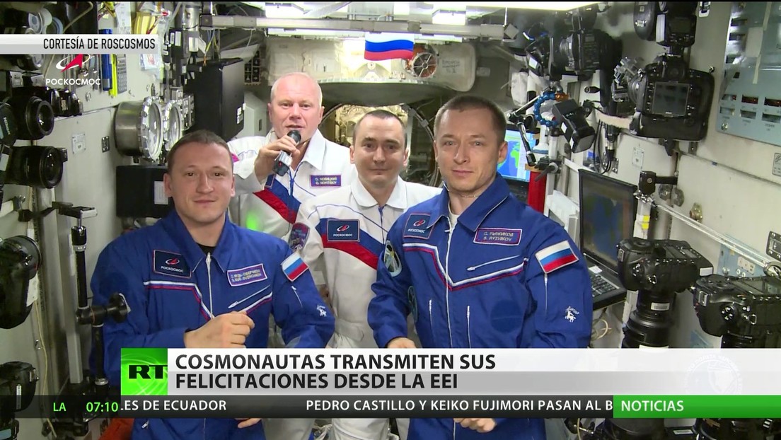 Cosmonautas rusos transmiten sus felicitaciones desde la Estación Espacial Internacional