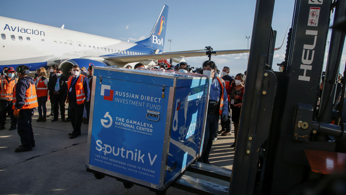 Llega a Bolivia un lote con 25.000 dosis de la vacuna Sputnik contra el covid-19