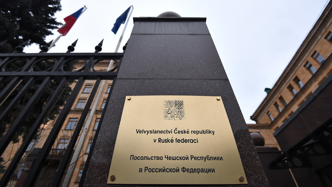 Moscú declara personas no gratas a 20 empleados de la Embajada de la República Checa