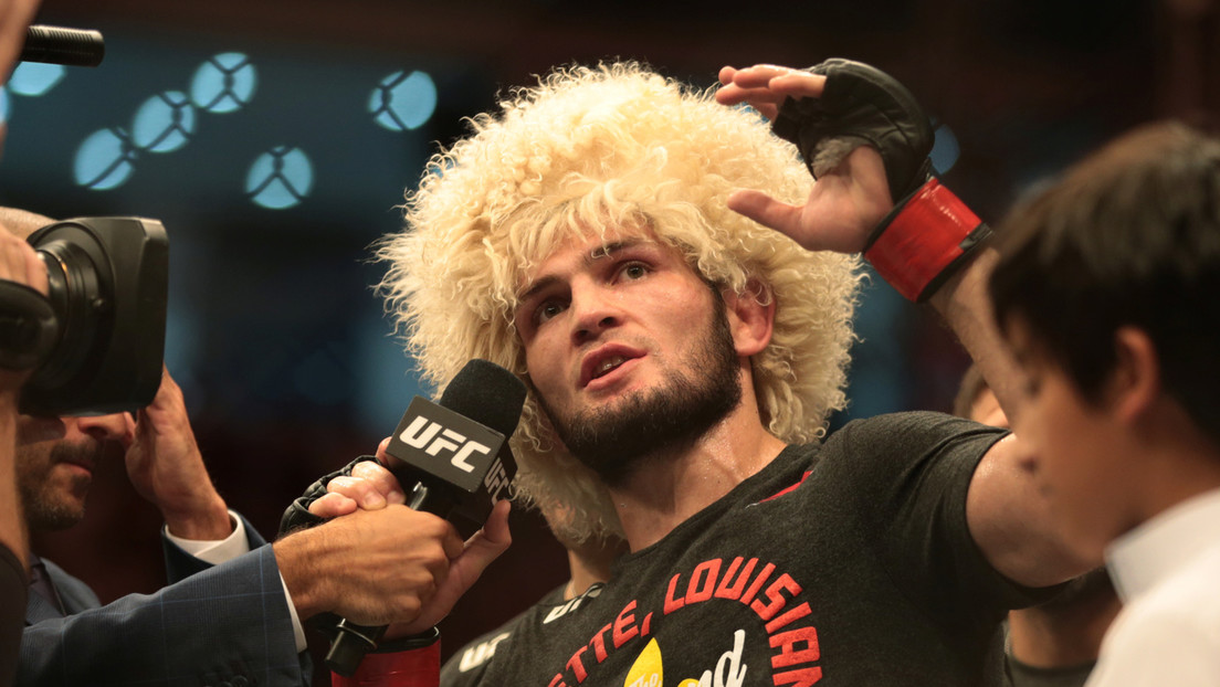 Khabib exhibe un lujoso reloj de su línea, diseñada por una exclusiva marca, y los fans aseguran que "hará enojar" a Conor McGregor