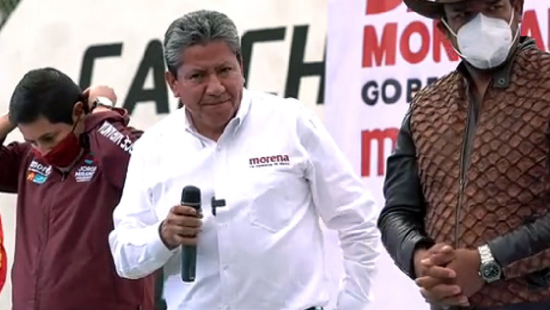 VIDEO: El aspirante a la gubernatura en México le toca los glúteos a una candidata y ella responde