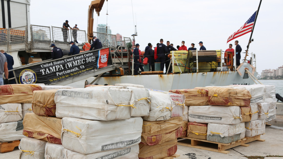 La Guardia Costera de EE.UU. captura una embarcación con 94 millones de dólares en cocaína frente a las costas de Colombia (VIDEO)
