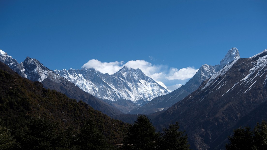 El coronavirus conquista la montaña más alta del mundo: registran el primer contagio en el campamento base del Everest