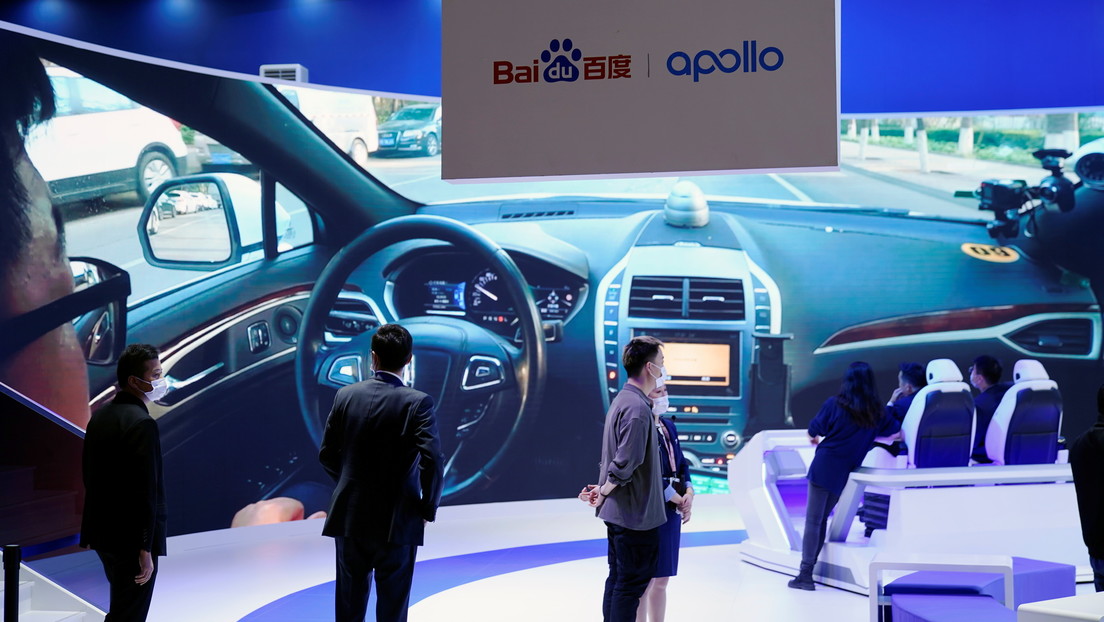 Una empresa del 'Google chino' invertirá 7.700 millones de dólares en vehículos inteligentes "robot"