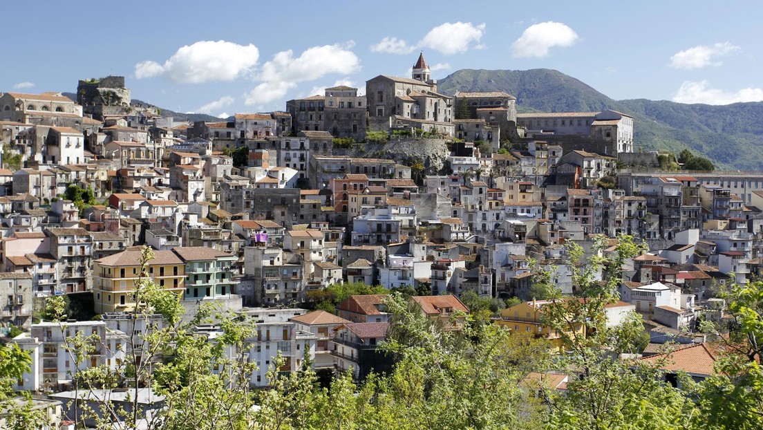 Uno de los "pueblos más bellos de Italia" vende casas por un euro para repoblar su casco antiguo