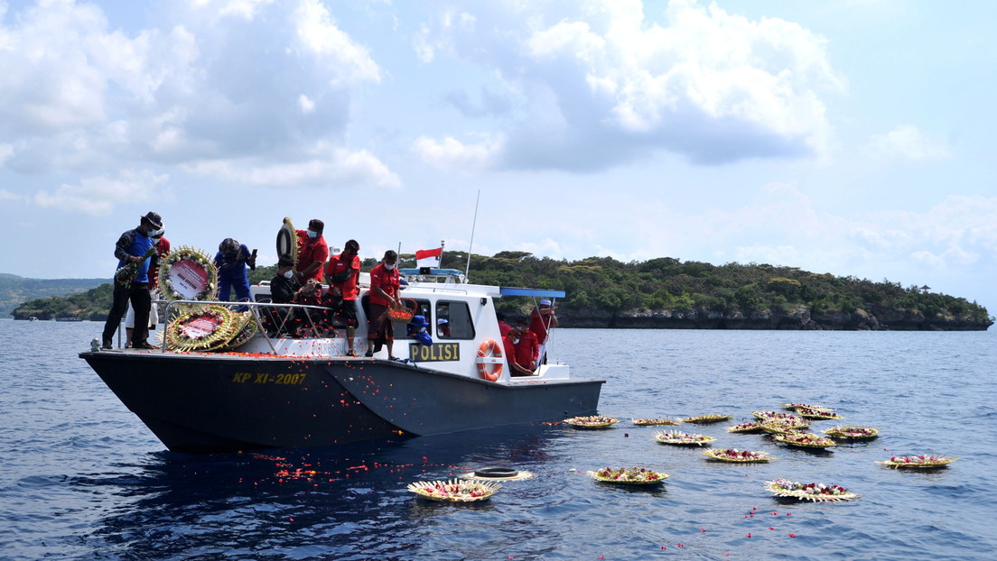 VIDEO: La tripulación del submarino indonesio canta a bordo del navío poco antes del trágico hundimiento