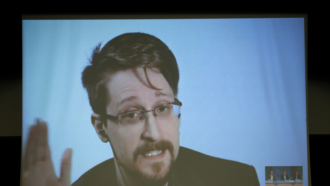 Edward Snowden critica al anfitrión de una conferencia sobre inversiones en pleno evento por ejecutar una estafa piramidal (VIDEO)