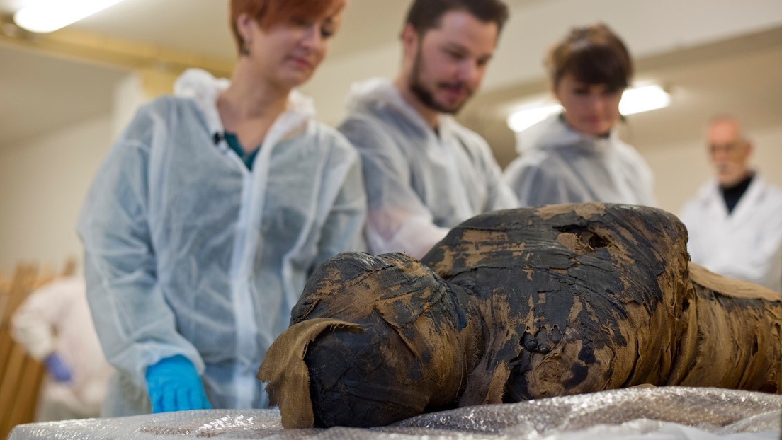 Encuentran la primera momia antigua de una mujer embarazada con un feto de unas 30 semanas
