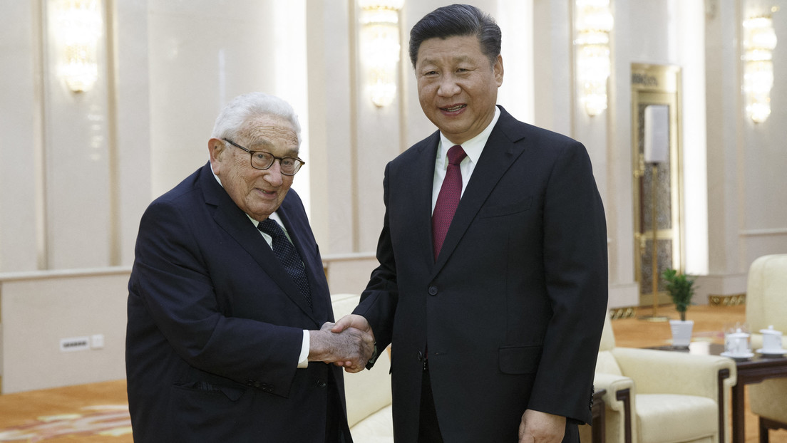 Henry Kissinger insta a buscar la "coexistencia" con China para evitar un "conflicto sin cuartel" con IA