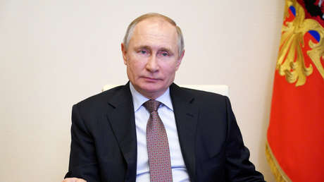 Putin firma una ley que le permite volver a postularse a la Presidencia