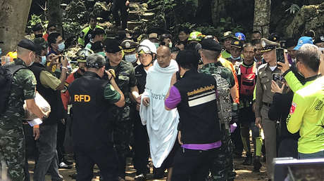Un monje peregrino entra en una cueva para meditar y queda allí atrapado durante varios días por una inundación (VIDEO)