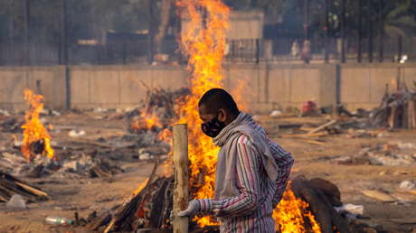 ¿Por qué la India rompe récords mundiales de contagios diarios y sufre un colapso de su sistema sanitario durante la segunda ola del covid-19?