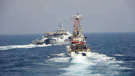 WSJ: Barcos iraníes rodearon a dos naves de la Guardia Costera de EE.UU. en el golfo Pérsico a principios de abril