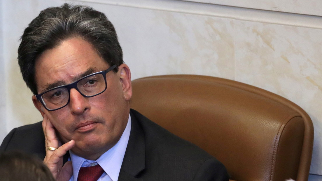 Reportan que el ministro de Hacienda de Colombia presentó su renuncia tras las protestas por la reforma tributaria