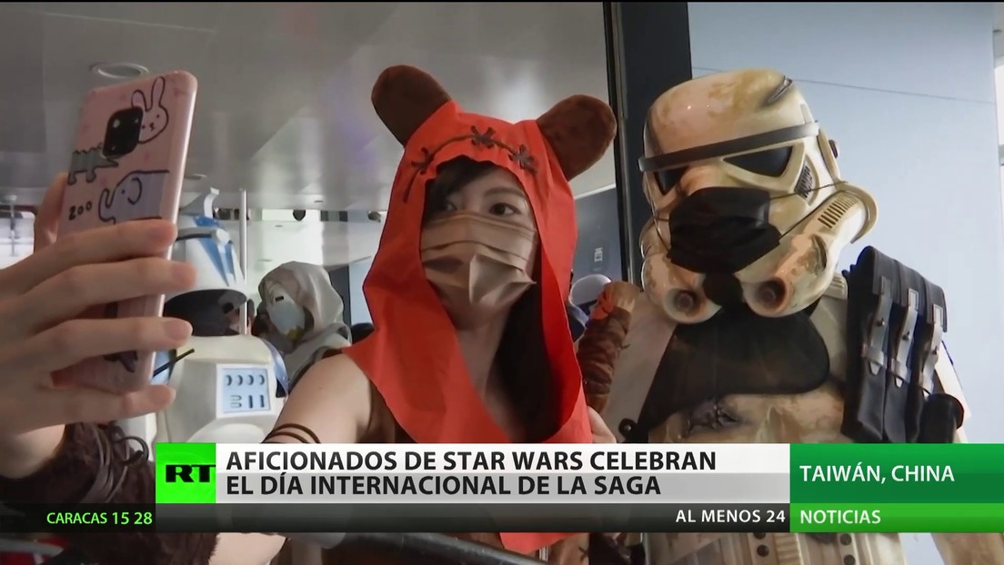 Aficionados de 'La guerra de las galaxias' celebran el día internacional de la saga