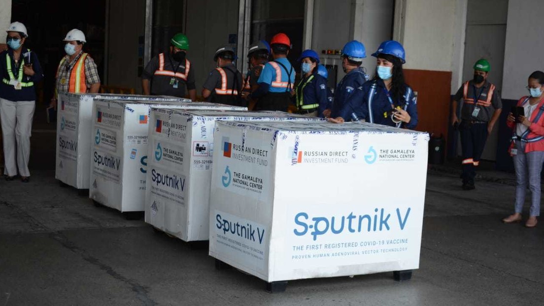 Guatemala recibe el primer lote de vacunas Sputnik V contra el covid-19