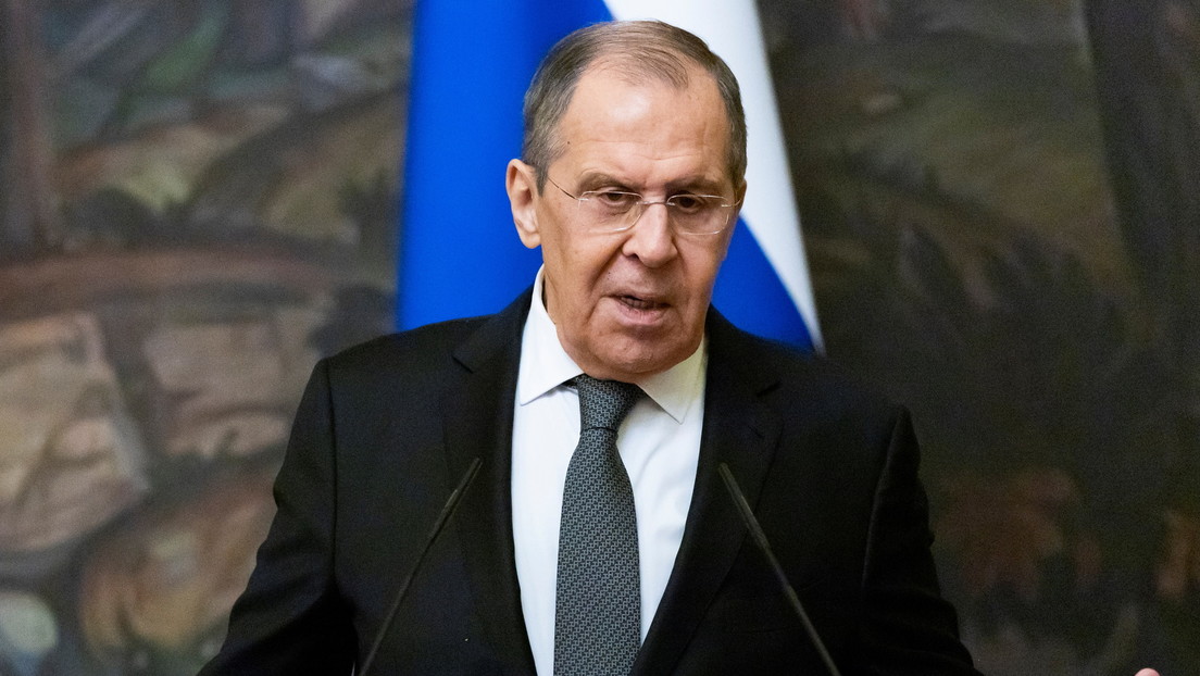 Lavrov advierte que amenazando con nuevas sanciones contra Rusia la UE "comienza a sufrir una manía de impunidad"
