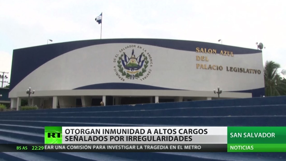 Parlamento de El Salvador otorga inmunidad a altos cargos señalados por irregularidades en el manejo de los fondos destinados a combatir la pandemia