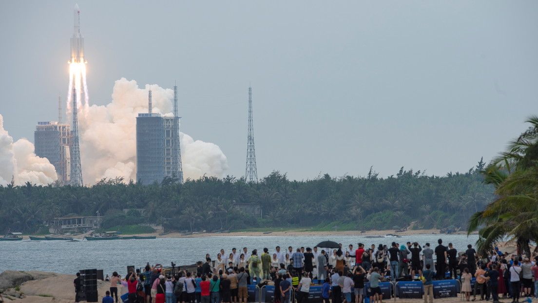 China comenta qué pasará con el cohete descontrolado que amenaza con caer sobre la Tierra