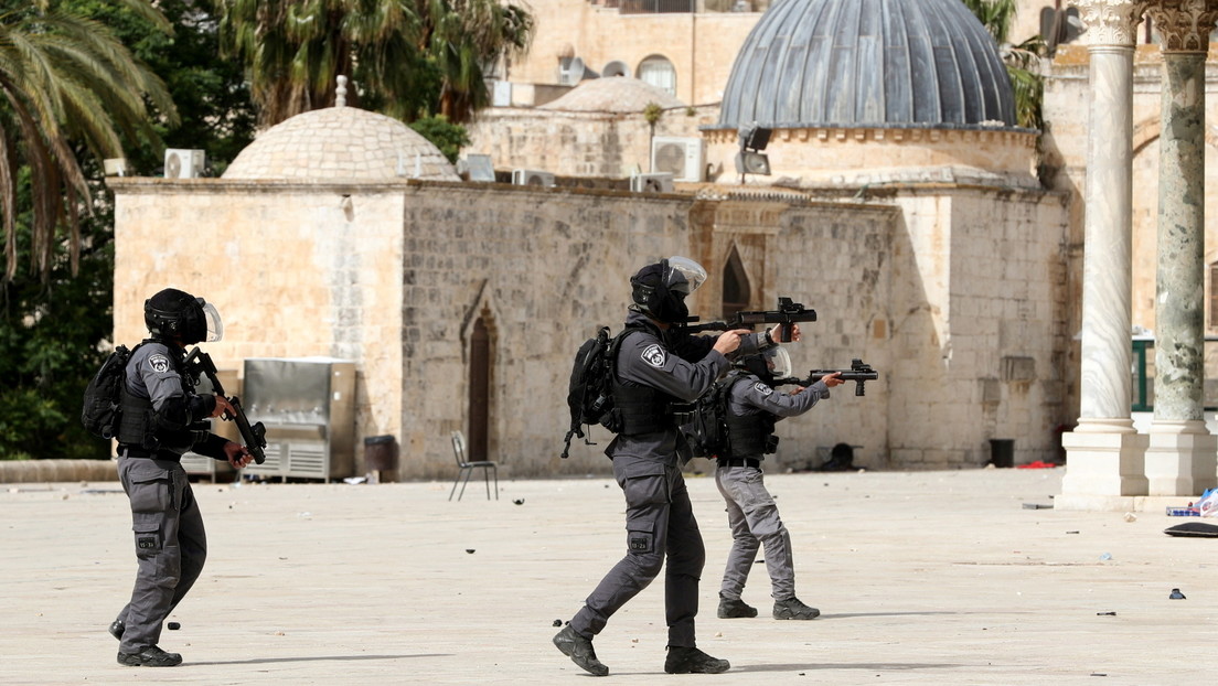 Cientos de heridos tras el asalto a la mezquita de Al Aqsa por fuerzas israelíes en medio de las protestas contra el desalojo de familias palestinas