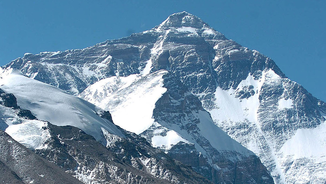 China creará una "línea de separación" en la cima del Everest para evitar contagios de covid-19 provenientes de Nepal