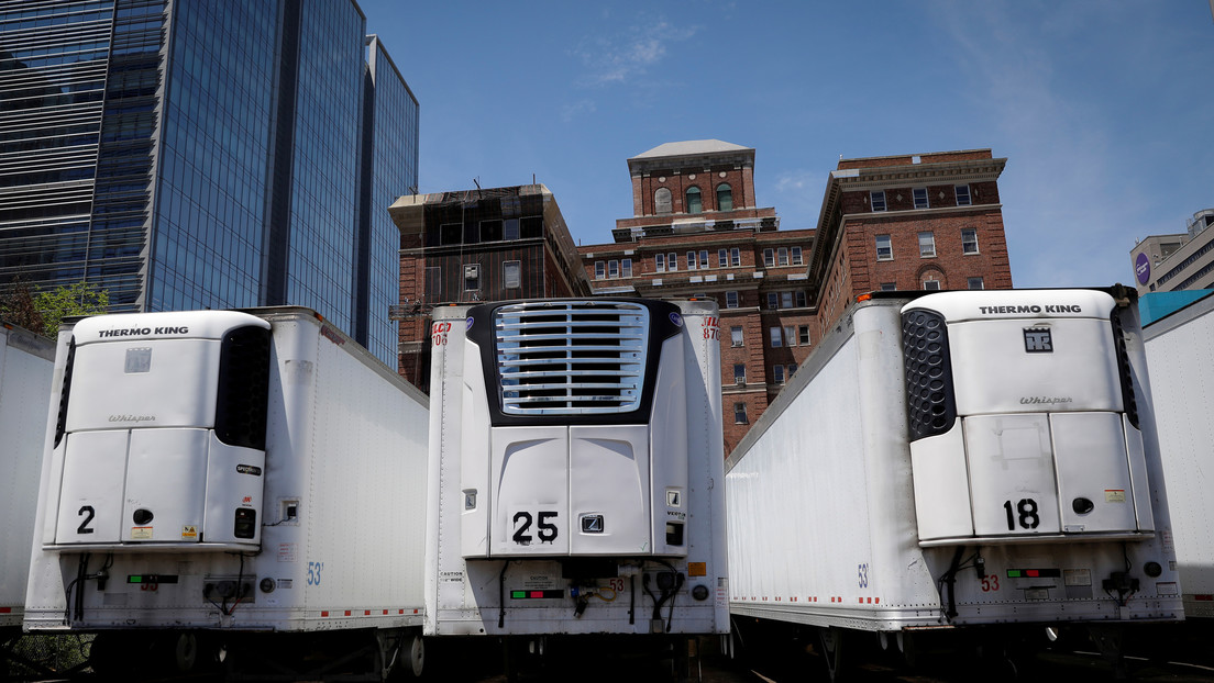 Cientos de cadáveres de víctimas del covid-19 siguen almacenados en camiones refrigerados en Nueva York
