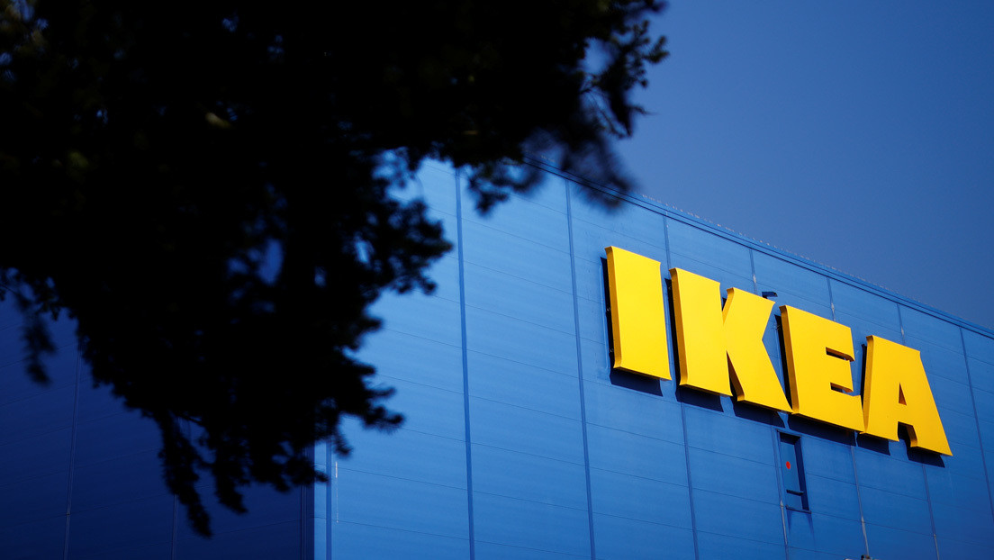 Una tienda de IKEA se disculpa por pedir a sus clientes sin mascarilla que porten una etiqueta amarilla en su ropa