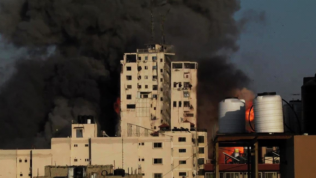 VIDEO: Un edificio de oficinas en Gaza colapsa tras ser alcanzado por un misil israelí