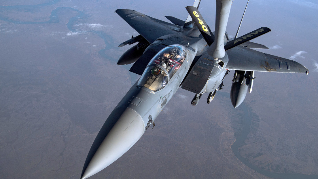 FOTO: La Fuerza Aérea de EE.UU. busca convertir sus cazas pesados F-15 en bombarderos