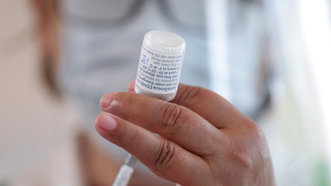 El Gobierno de México asegura que el primer lote de la vacuna de AstraZeneca envasado en ese país estará listo a finales de mayo