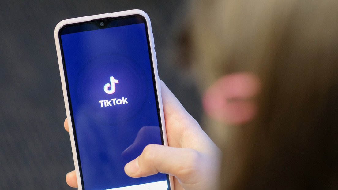Actriz de doblaje demanda a TikTok por usar ilegalmente su voz en la función de texto a voz de sus videos