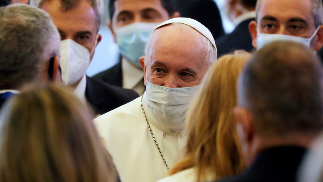 El papa Francisco califica de "gangrena para la sociedad" el pensamiento de que autorrealizarse "significa ganar dinero"