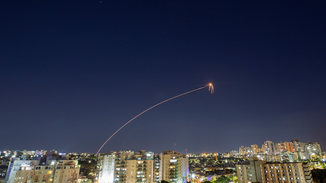FOTO: Las Fuerzas de Defensa de Israel muestran en acción su Cúpula de Hierro ante una nueva andanada de cohetes desde Gaza