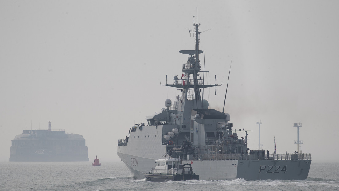 La Armada de Rusia vigila el patrullero Trent de la Armada británica tras su entrada en aguas del mar Negro