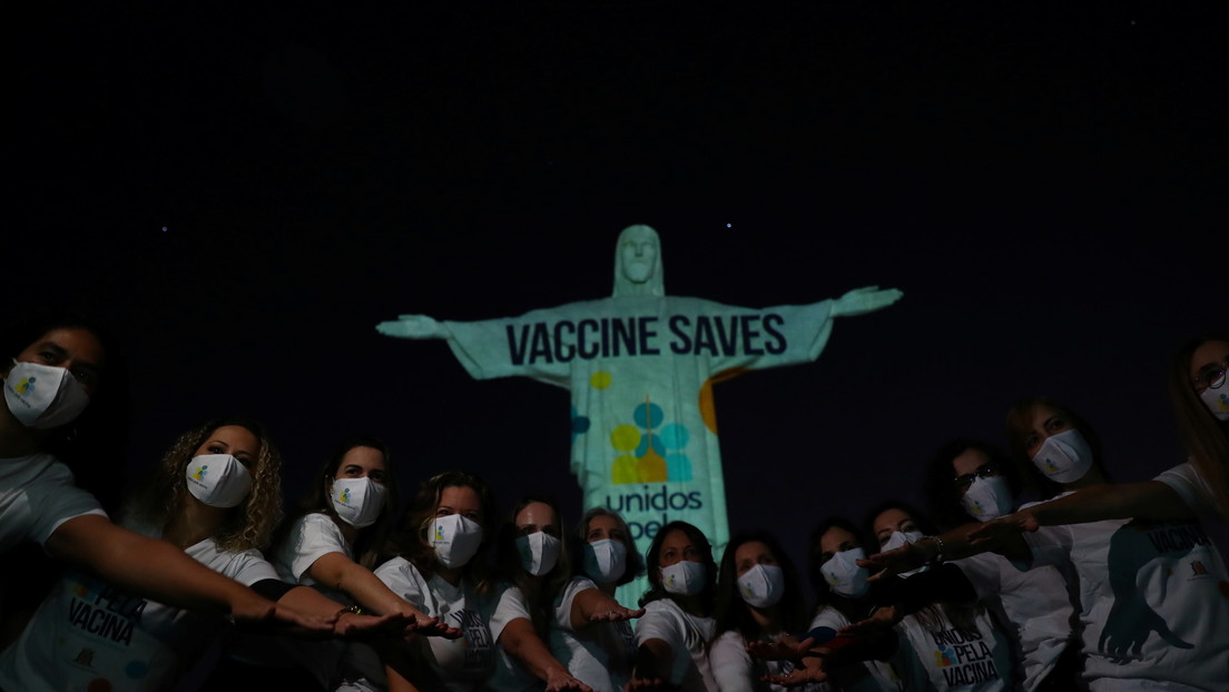 El Cristo Redentor de Río de Janeiro se ilumina para concientizar sobre la importancia de vacunarse contra el coronavirus
