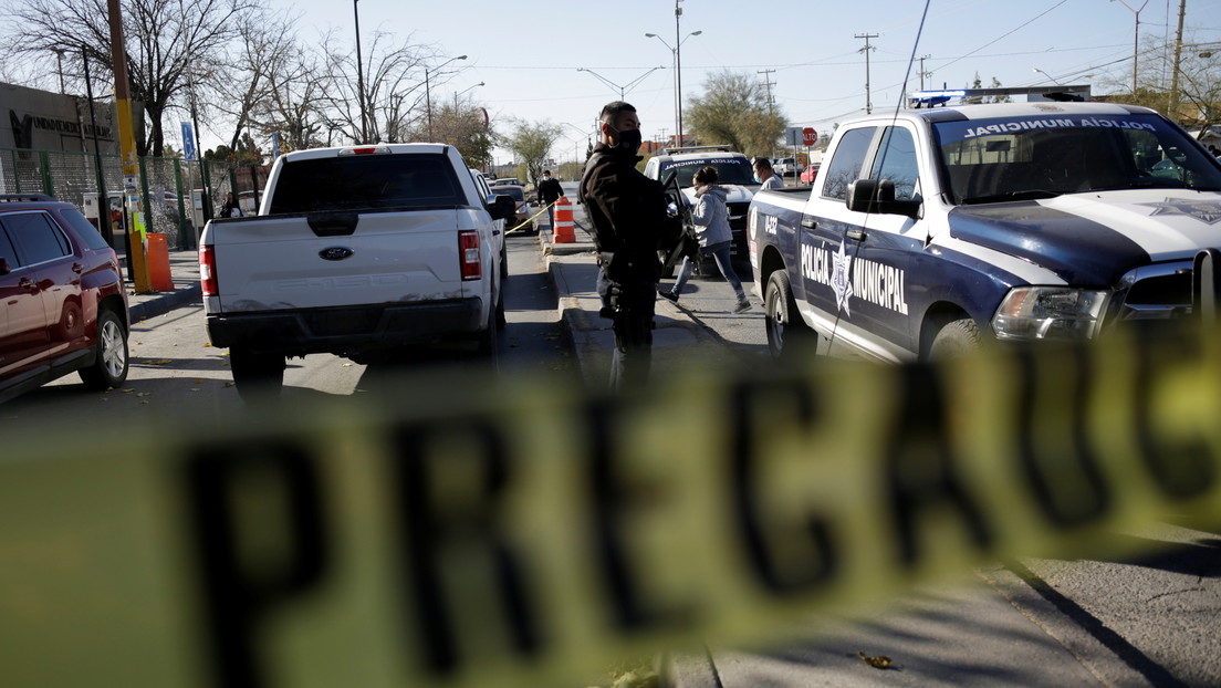 Hallan 9 cadáveres tiroteados en una camioneta abandonada en Michoacán
