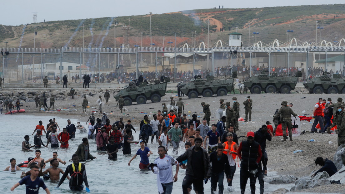 Crisis migratoria y humanitaria: España despliega al Ejército en Ceuta ante la llegada de más de 8.000 migrantes desde Marruecos