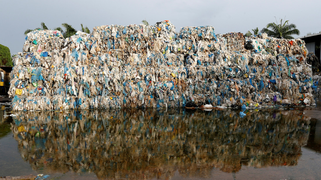 Una veintena de productoras de polímeros son responsables del 55 % de los residuos de plástico de un solo uso, sostiene un nuevo estudio