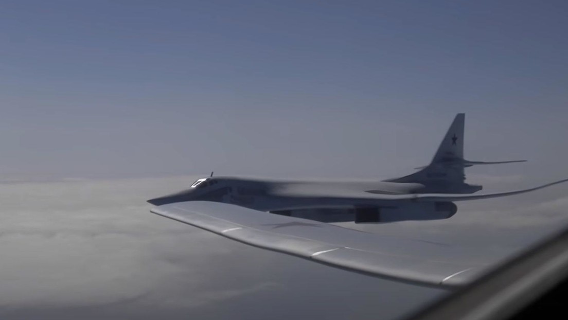 VIDEO: Dos portamisiles estratégicos rusos Tu-160 realizan un vuelo regular sobre el mar de Barents