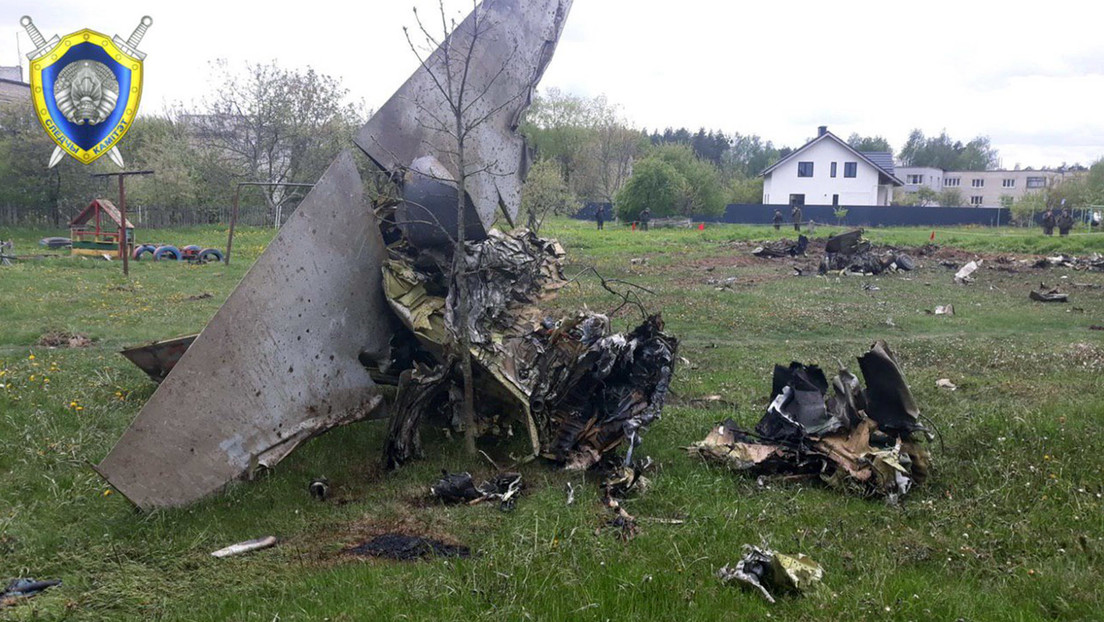 Un avión militar se estrella cerca de unas viviendas en Bielorrusia (VIDEO)