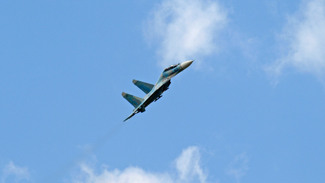 Un caza ruso despega para escoltar a un bombardero estratégico estadounidense sobre el Báltico