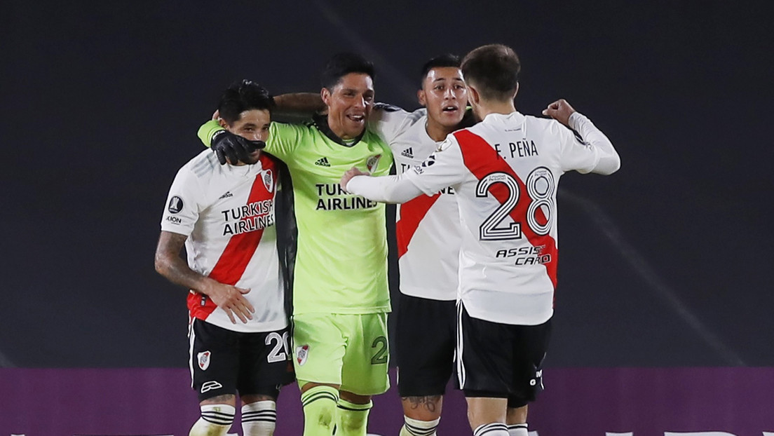 Partido memorable: con un mediocampista de portero y sin suplentes, River Plate vence a Santa Fe en la Copa Libertadores
