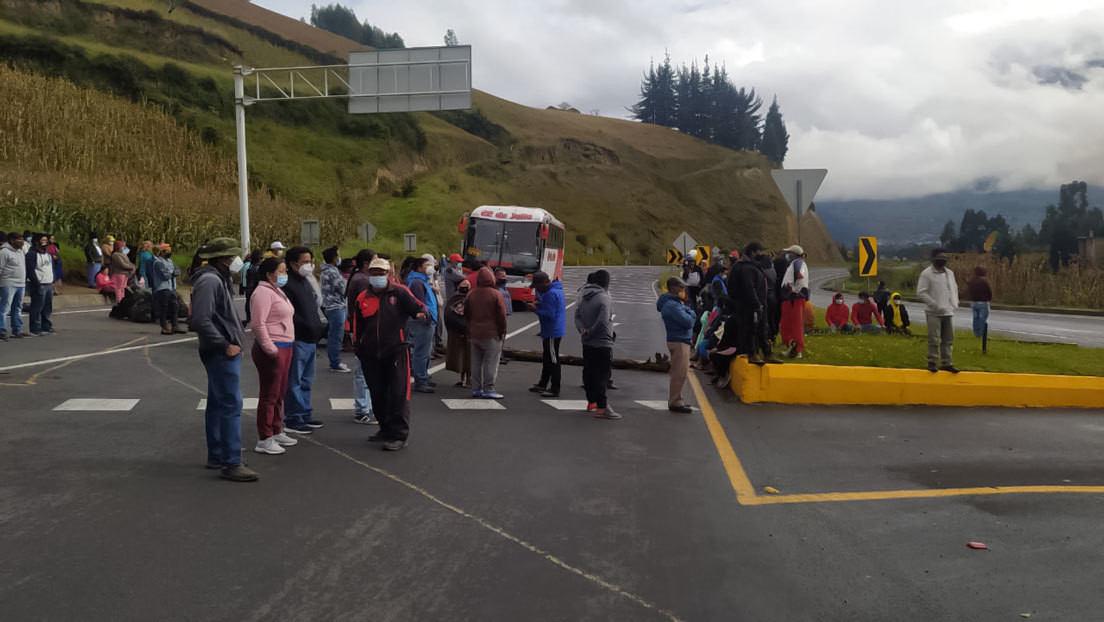 Indígenas y campesinos realizan la primera protesta contra Lasso en Ecuador para pedir que derogue decretos que causaron el alza de los combustibles