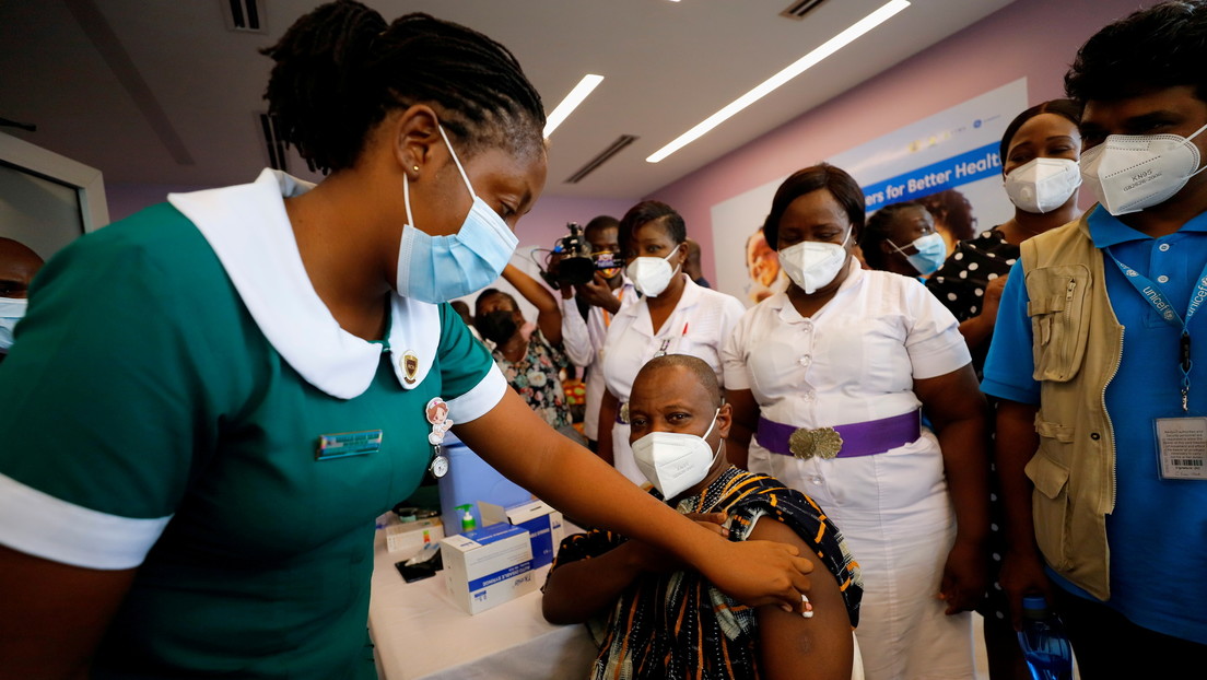 Macron promete ayudar a África a fabricar más vacunas contra el covid-19