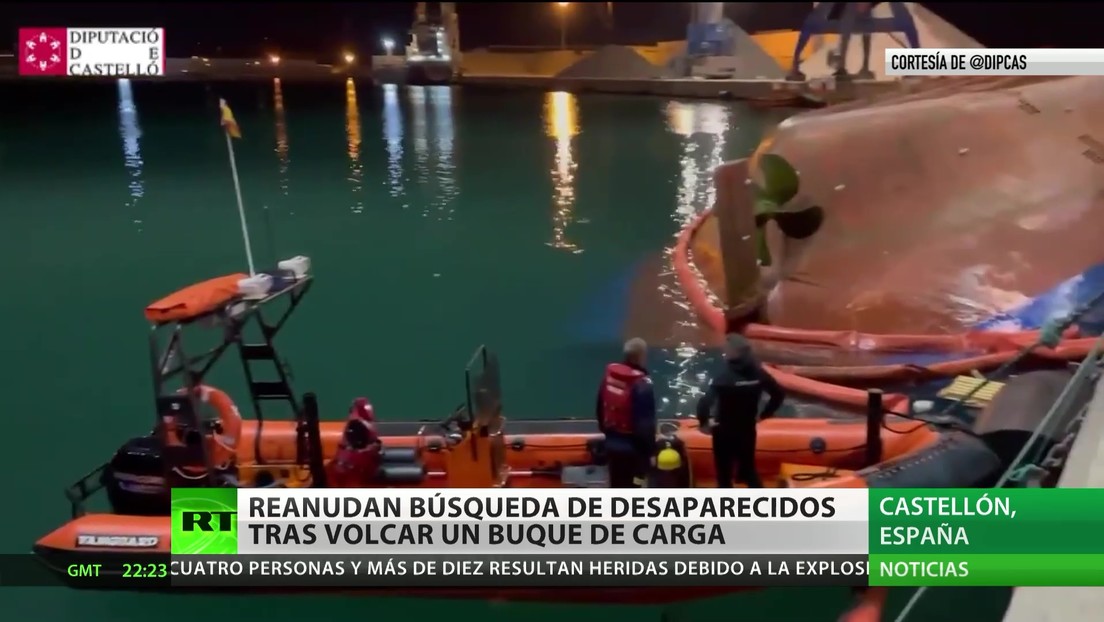Reanudan la búsqueda de desaparecidos tras volcarse un buque de carga en España