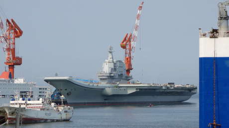 FOTO: El portaaviones chino Shandong participa en un entrenamiento en el mar de la China Meridional
