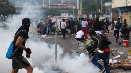 VIDEOS: Agentes armados, disparos y víctimas ensangrentadas en el sexto día de enfrentamientos por el paro nacional en Colombia