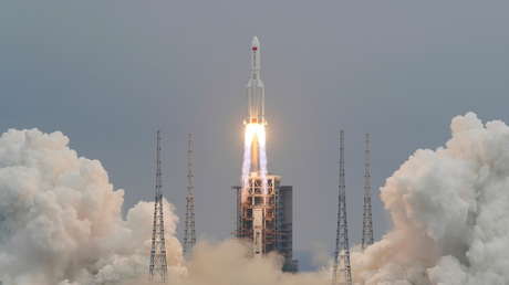 China anuncia que los restos de su cohete descontrolado entraron en la atmósfera terrestre