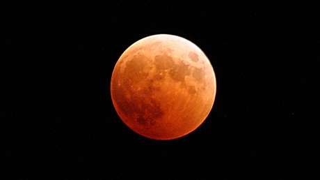 La 'luna de sangre' y la 'superluna de las flores': Dónde y cuándo disfrutar del doble espectáculo astronómico del 26 de mayo